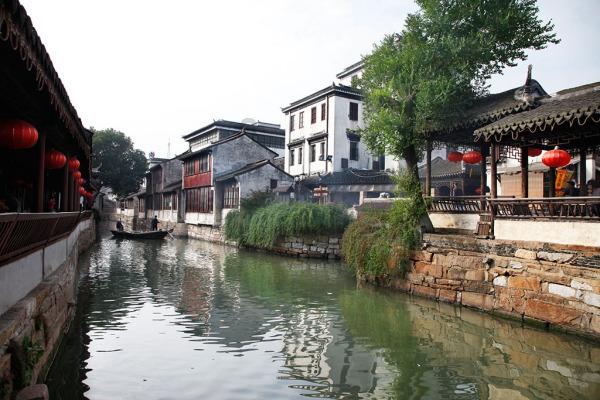 三联家电重返济南泉城路，开业首日吸引众多消费者 | AI播泉城